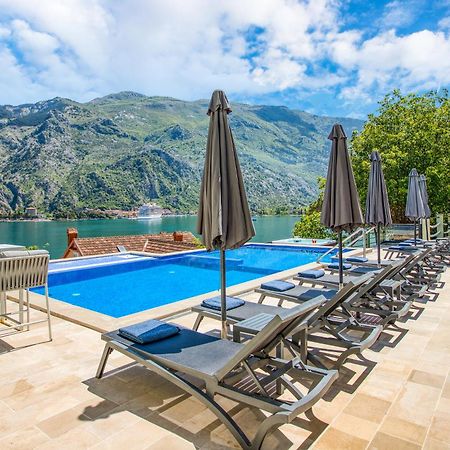 Dekaderon Lux Apartments Kotor Bagian luar foto