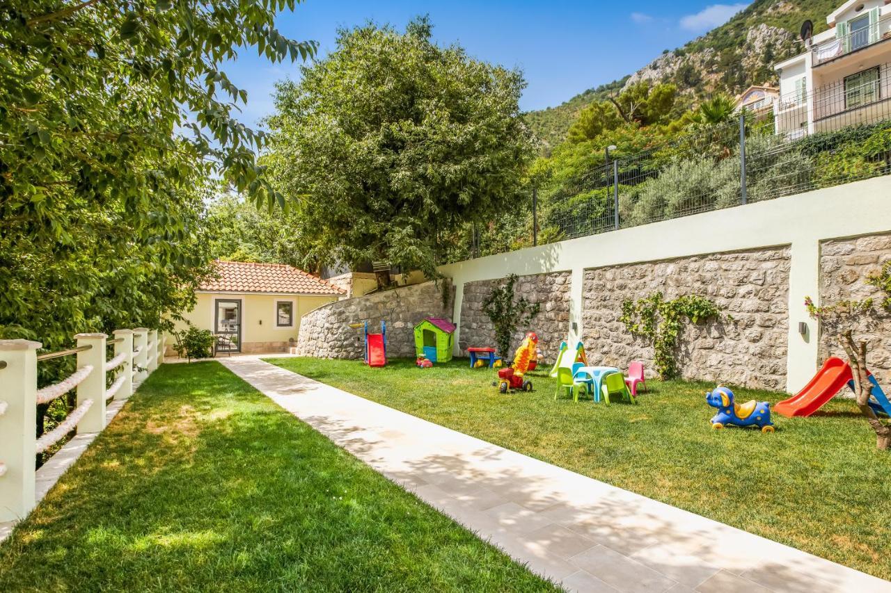 Dekaderon Lux Apartments Kotor Bagian luar foto
