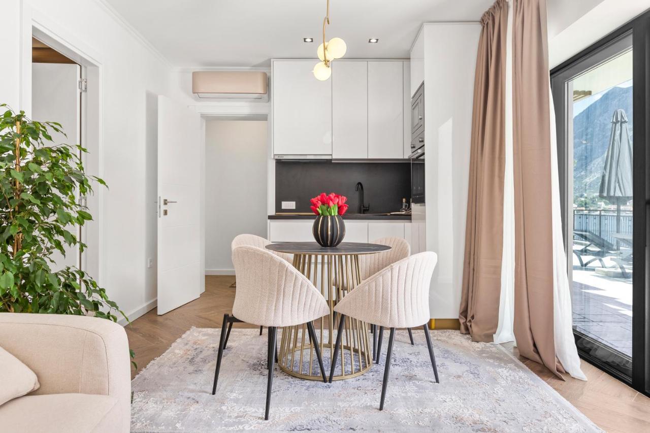 Dekaderon Lux Apartments Kotor Bagian luar foto