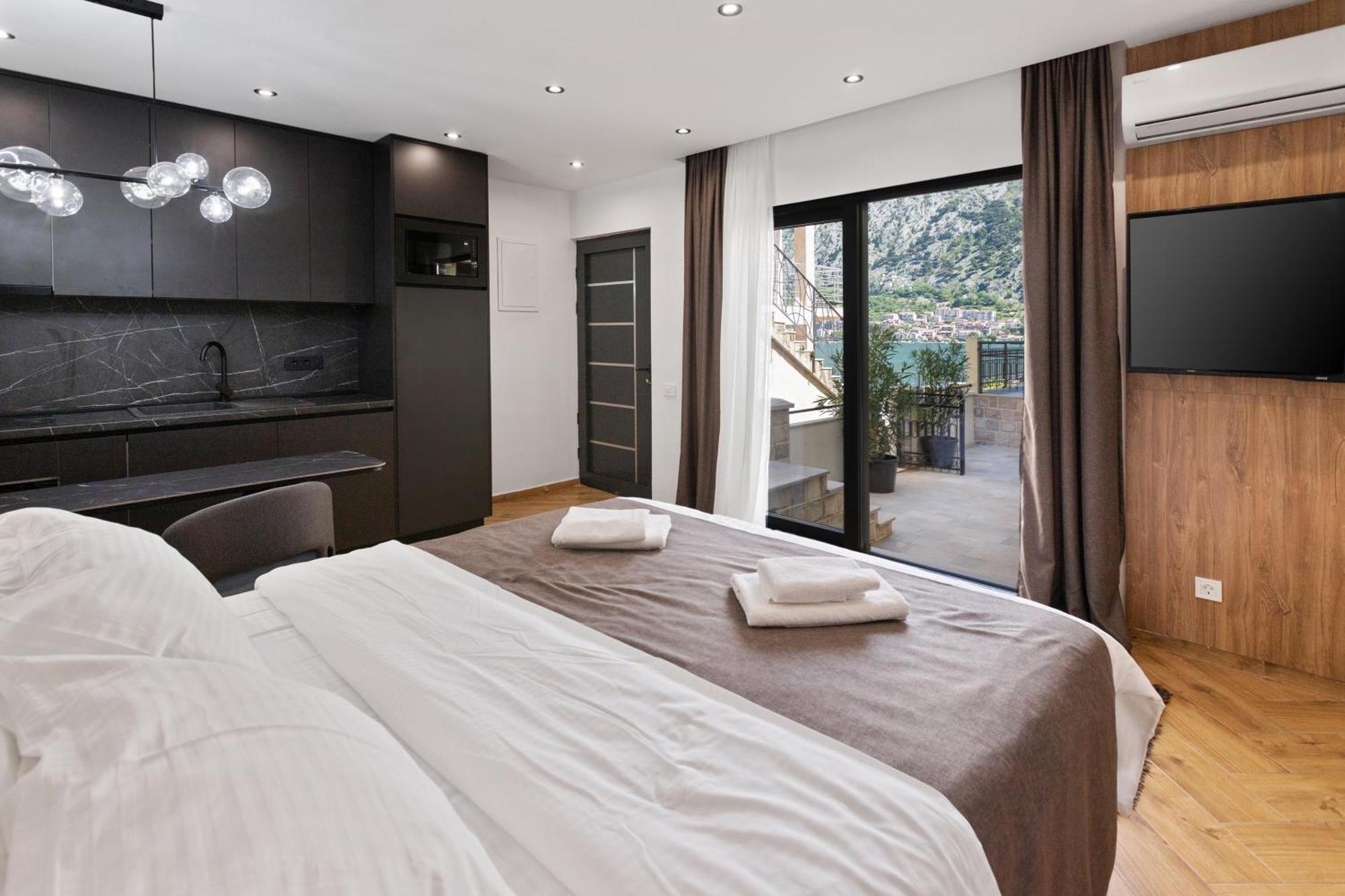 Dekaderon Lux Apartments Kotor Bagian luar foto
