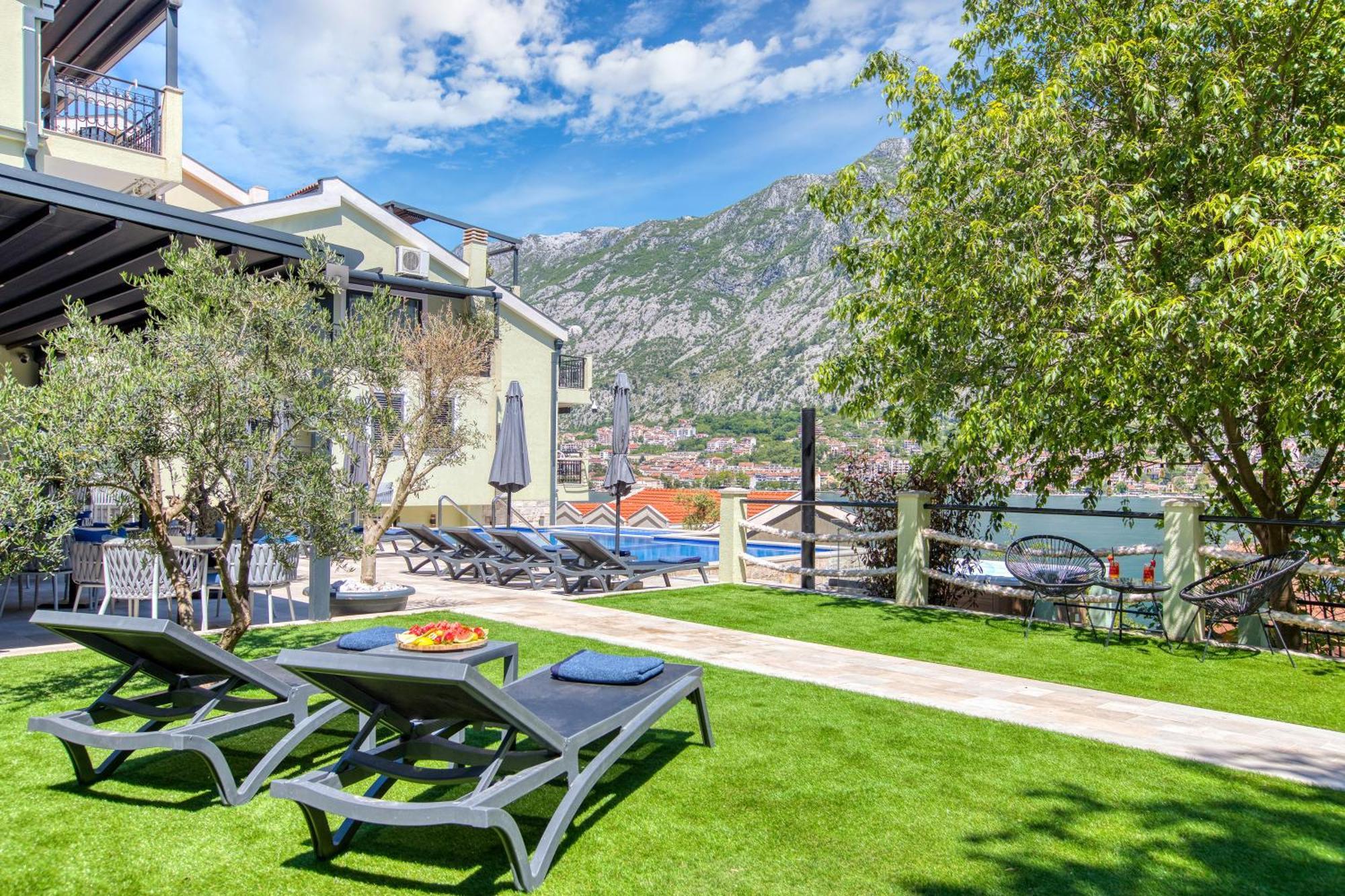Dekaderon Lux Apartments Kotor Bagian luar foto