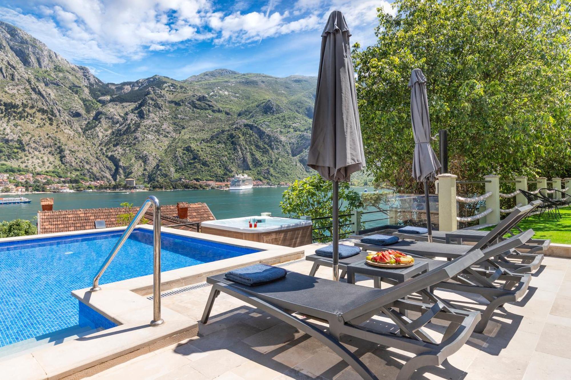 Dekaderon Lux Apartments Kotor Bagian luar foto