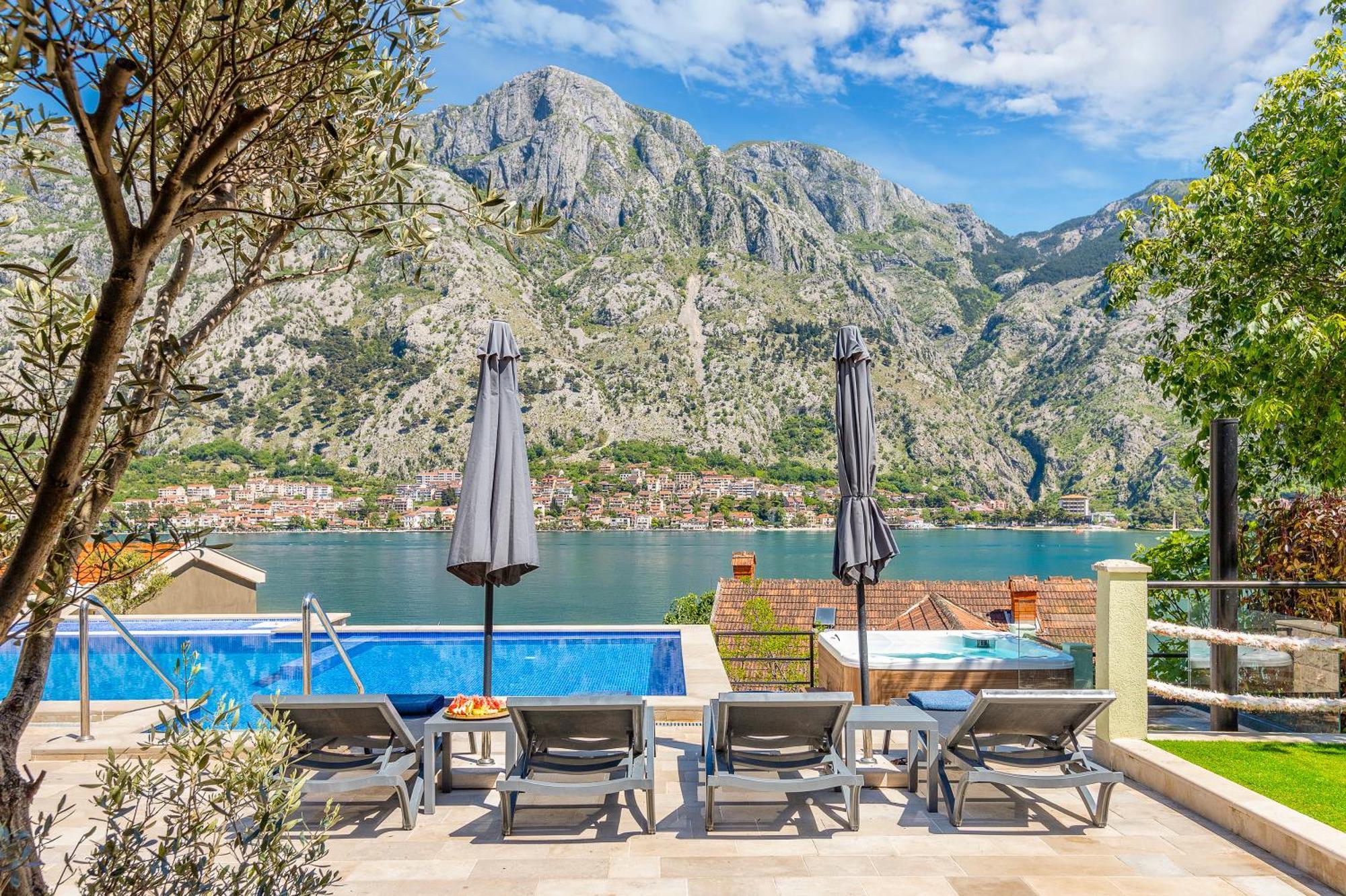 Dekaderon Lux Apartments Kotor Bagian luar foto