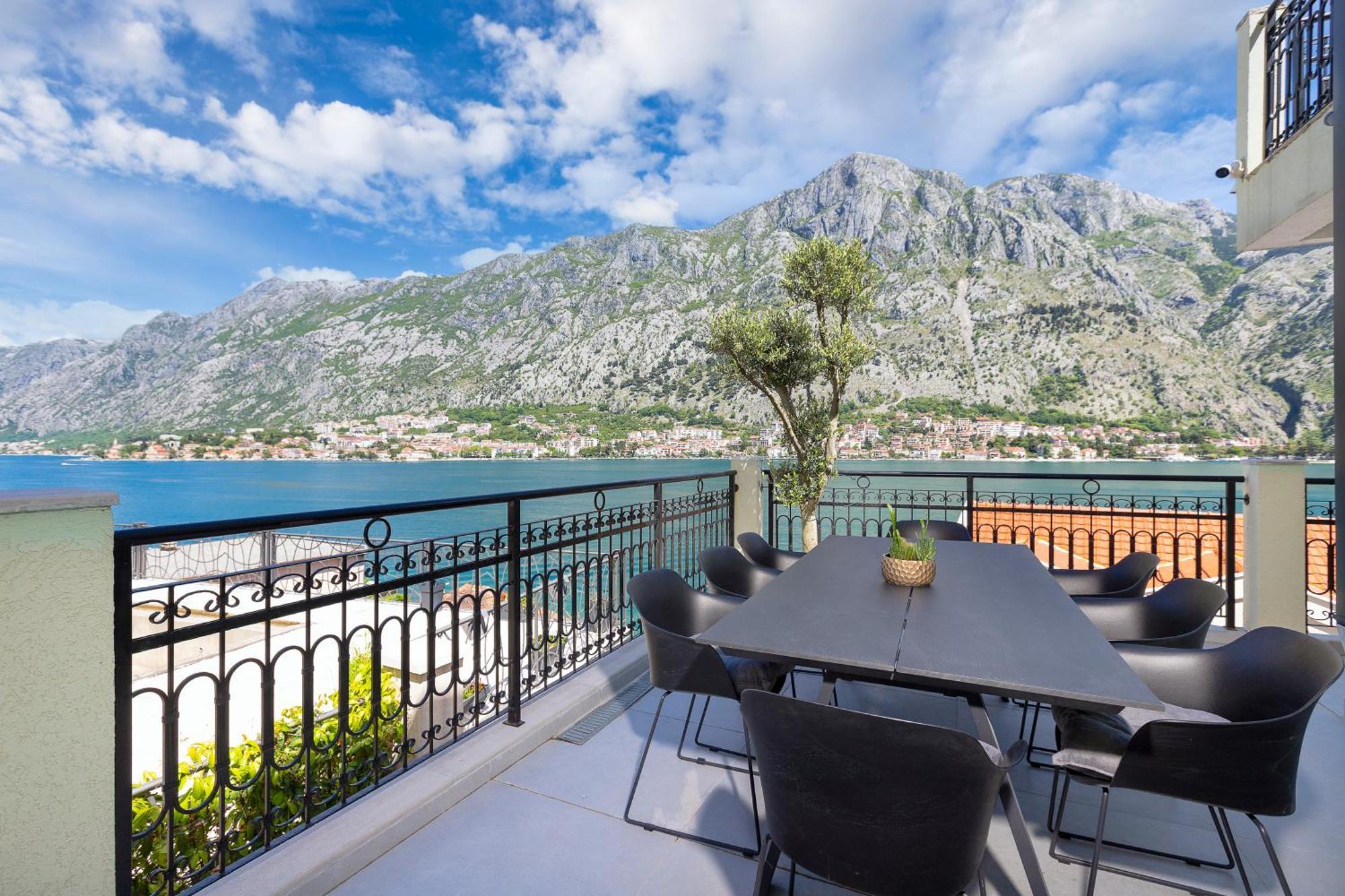 Dekaderon Lux Apartments Kotor Bagian luar foto